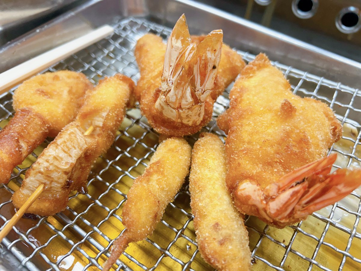 _pokosuke_'s tweet photo. 1年ぶり！「てんぐ」のどて焼き！
ギヒィー！！最高🍺🥴💨10本も食べちゃった🤣

#大阪　#新世界　#じゃんじゃん横丁　#てんぐ　#串かつ　#どて焼き　#関西　#旅行 https://t.co/CVLmH2r813