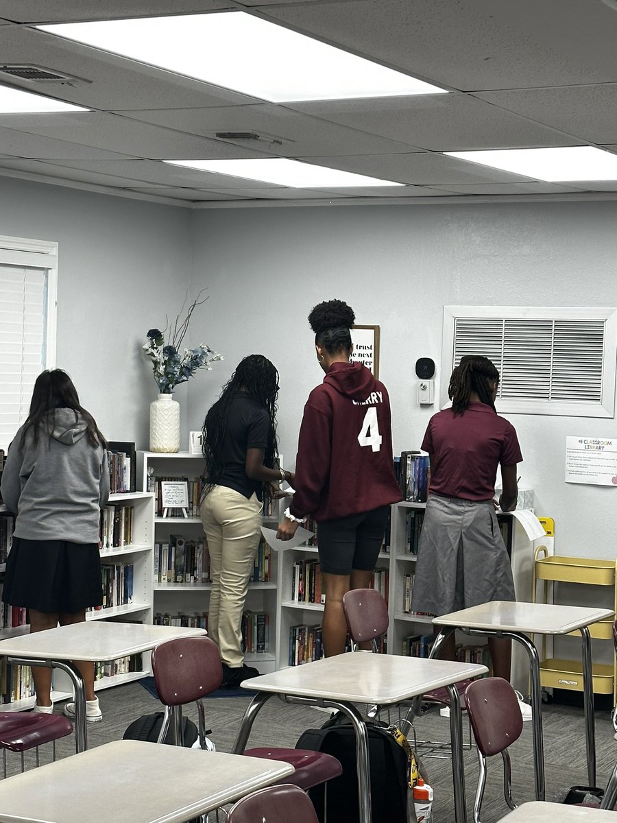 SCAJRHIGH's tweet photo. First day is in full swing for Jr High! From our annual Assembly to classroom scavenger hunts! It’s gonna be a great year!! 💯 #GoSaders #SaderWay https://t.co/cXPMCsF0nj