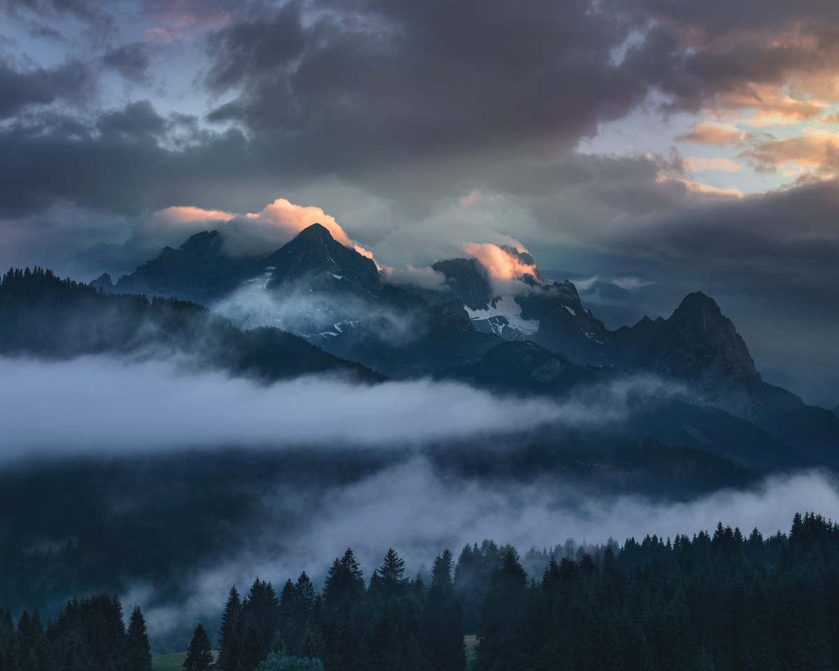 Light Spots spotted
Bavarian Alps, Germany

___________
#landscapephotography #landschaftsfotografie #fog