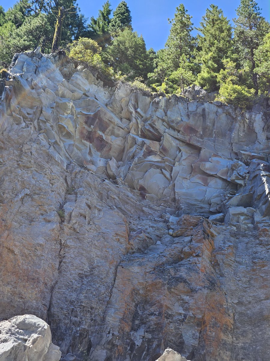 atThornhollow's tweet photo. Fresh face.
.
#rocks #rockformations #nature #naturephotography #stopandlookaround #pnw #pnwphotography #pacificnorthwest #easternoregon #hikeoregon #getoutside #perspective #gratitude #mthoodnationalforest https://t.co/zDZ70PWcea