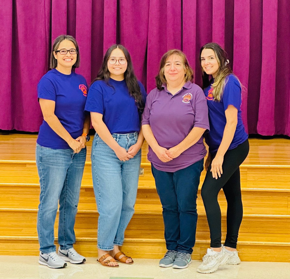 GT4thGrade's tweet photo. 4th grade is ready for this 2023-2024 school year! The sky is the limit ✈️ @gtprincipal186 @GTGrizzlyBears #4thgrade #knowguerrerothompson #gtgrizzlies #aisd #aisdproud https://t.co/lpzlbnLldK