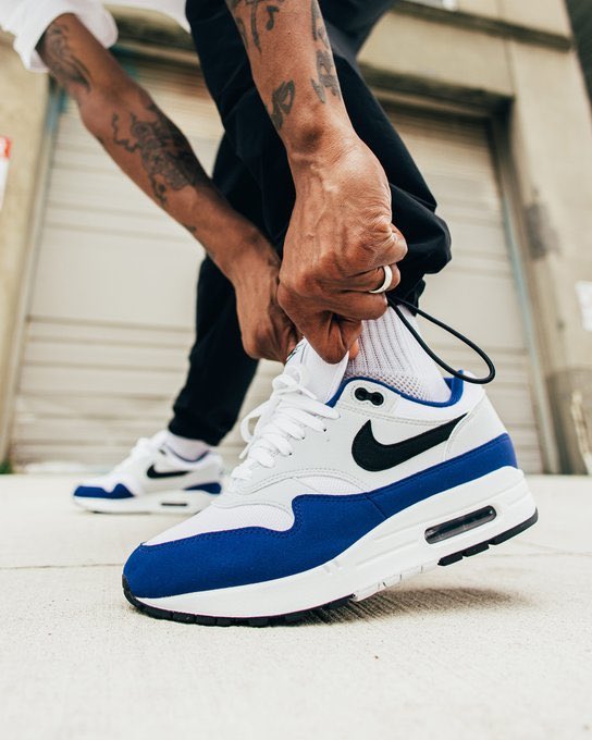 sneakerhuddle's tweet photo. QUEUE LIVE ⚡️
Ad: Nike Air Max 1 ‘Deep Royal Blue’

Finish Line
https://t.co/14VEmtbHZ2 

JD Sports
https://t.co/EPRnLgi7hW https://t.co/ctZcamcSxL