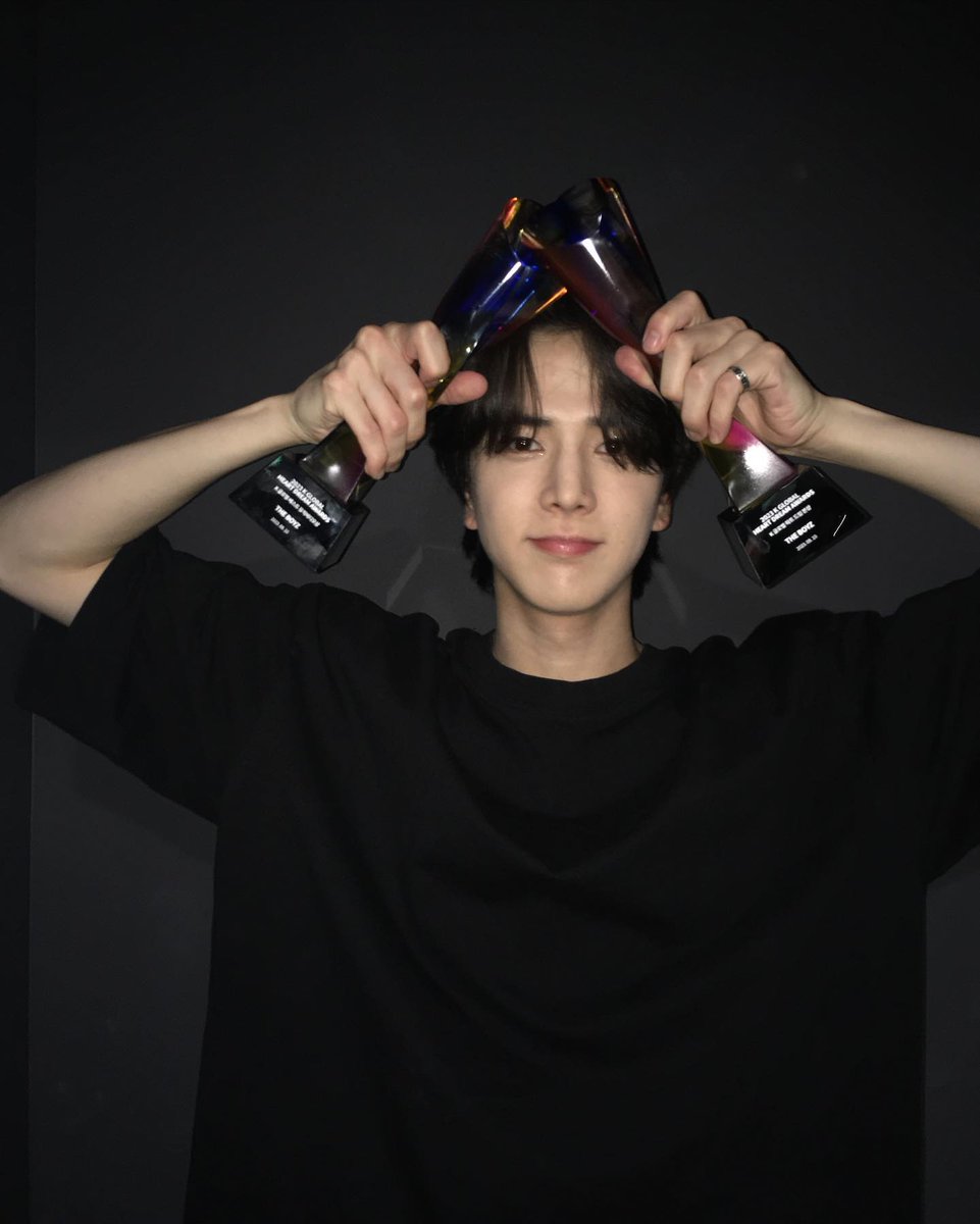 eternallyksw's tweet photo. 230810 younghoon on instagram

🍞 the one that makes me happy is The B ❤️
thank you ☺️
#YH https://t.co/UFaqCe5gVB
