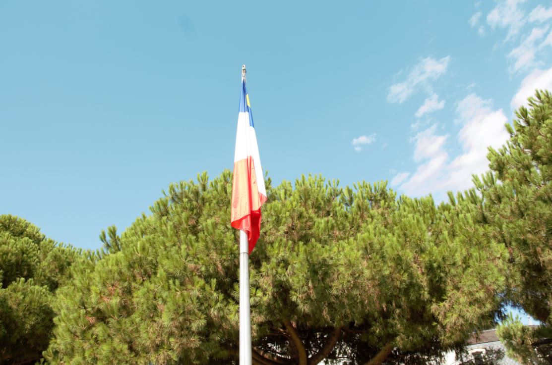 Chatellerault86's tweet photo. #Chùtellerault et #GrandChùtellerault ont hùte de célébrer le 250e anniversaire de l'arrivée des Acadiens en Poitou et hissent leur drapeau en leur honneur. Rdv le 14/08 à Chùtellerault et le 15/08 à #Archigny pour des festivités avec le @departement86 ⶠhttps://t.co/2ejIDwYiVX https://t.co/GOepoOxCYV