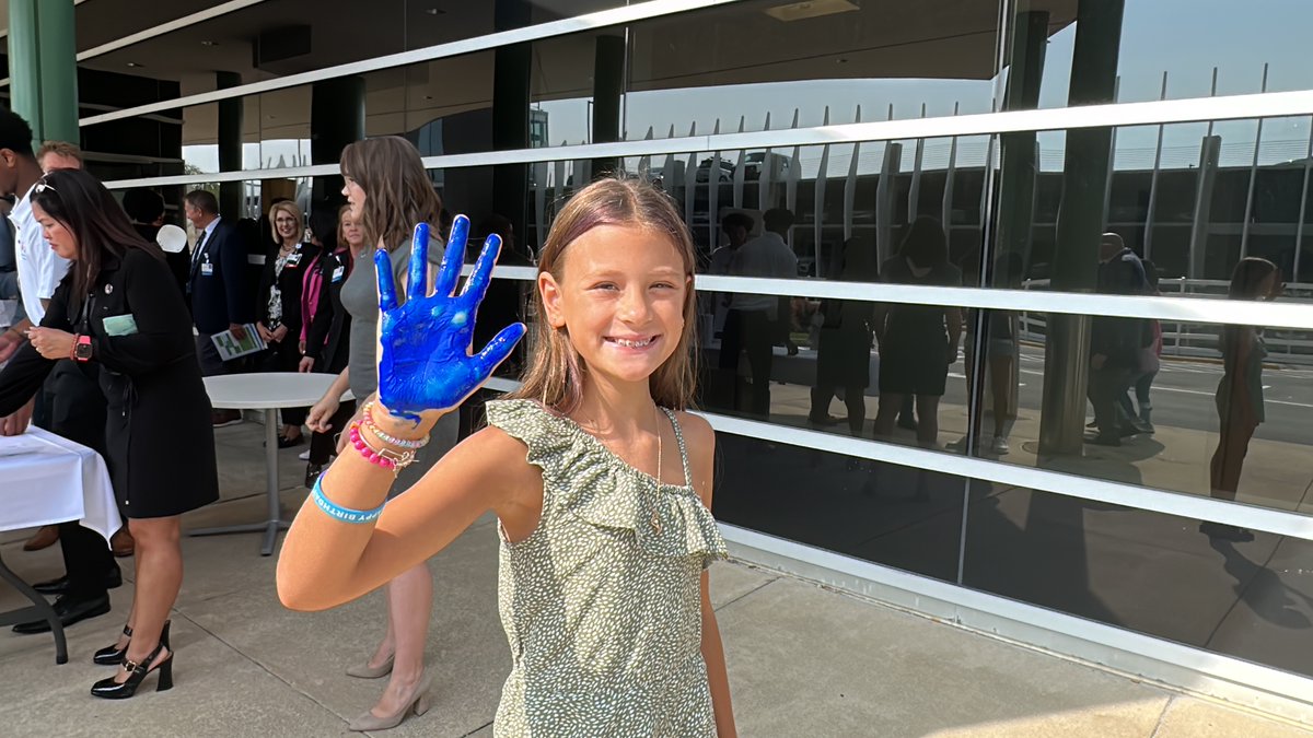 PeytonChildrens's tweet photo. Peyton Manning Children’s Hospital at Ascension St. Vincent celebrated a generous donation to our pediatric cancer support services with gooey, messy, and brightly-colored handprints! The $100,000 donation comes from Hyundai, as part of the Hyundai @hopeonwheels Program. https://t.co/hcFRo3a6GC