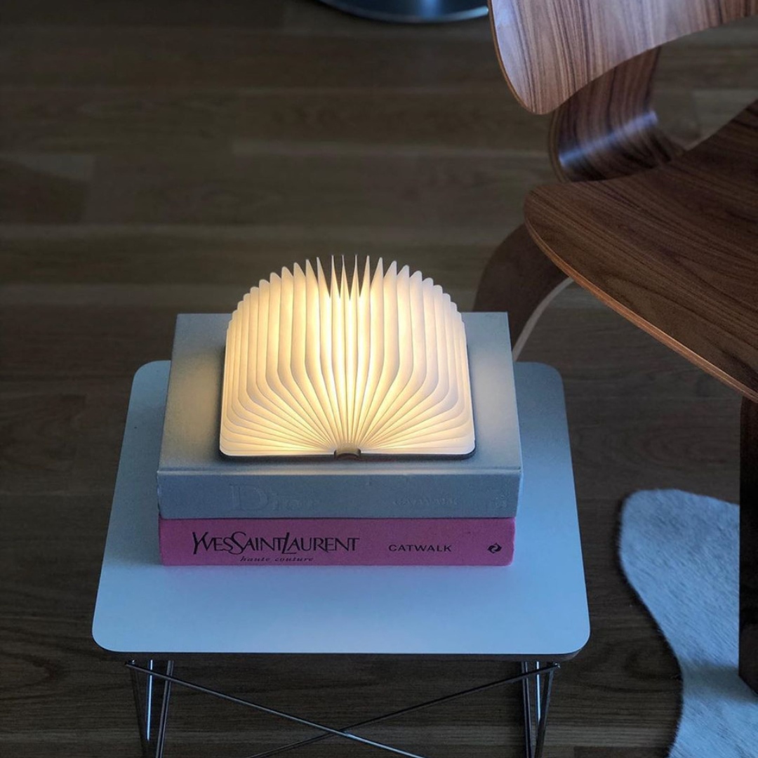 HelloLumio's tweet image. The Lito mini lamp is a compact version of the Lito classic that provides a warm and functional light for your needs, whether you're at home, on a camping trip, or having an outdoor dinner.

Shop at hellolumio.com
⁠
#hellolumio #lito #booklamp