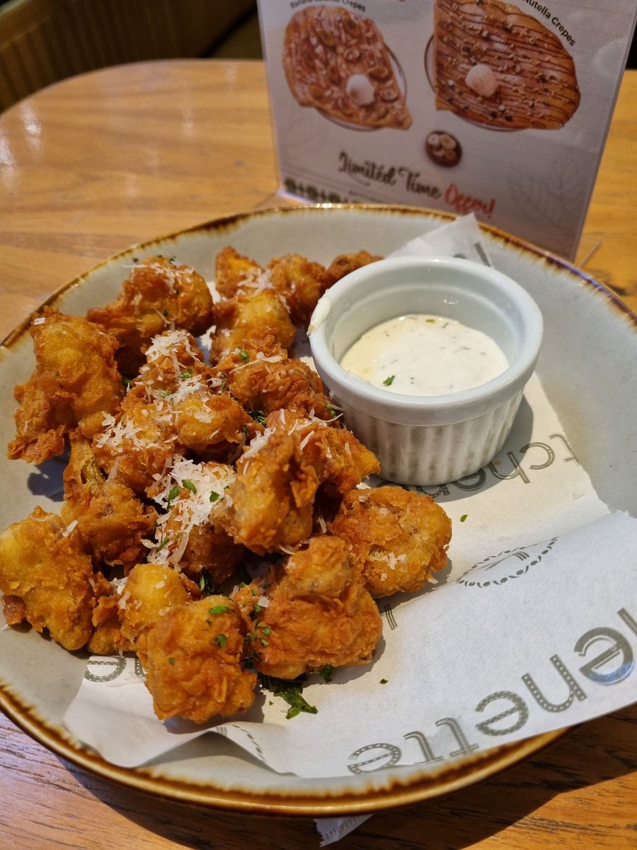 metatjia's tweet image. Padahal smggu ini ngeluh kurang tidur, hari ini dpt kesempatan istirahat malah ngeluyur