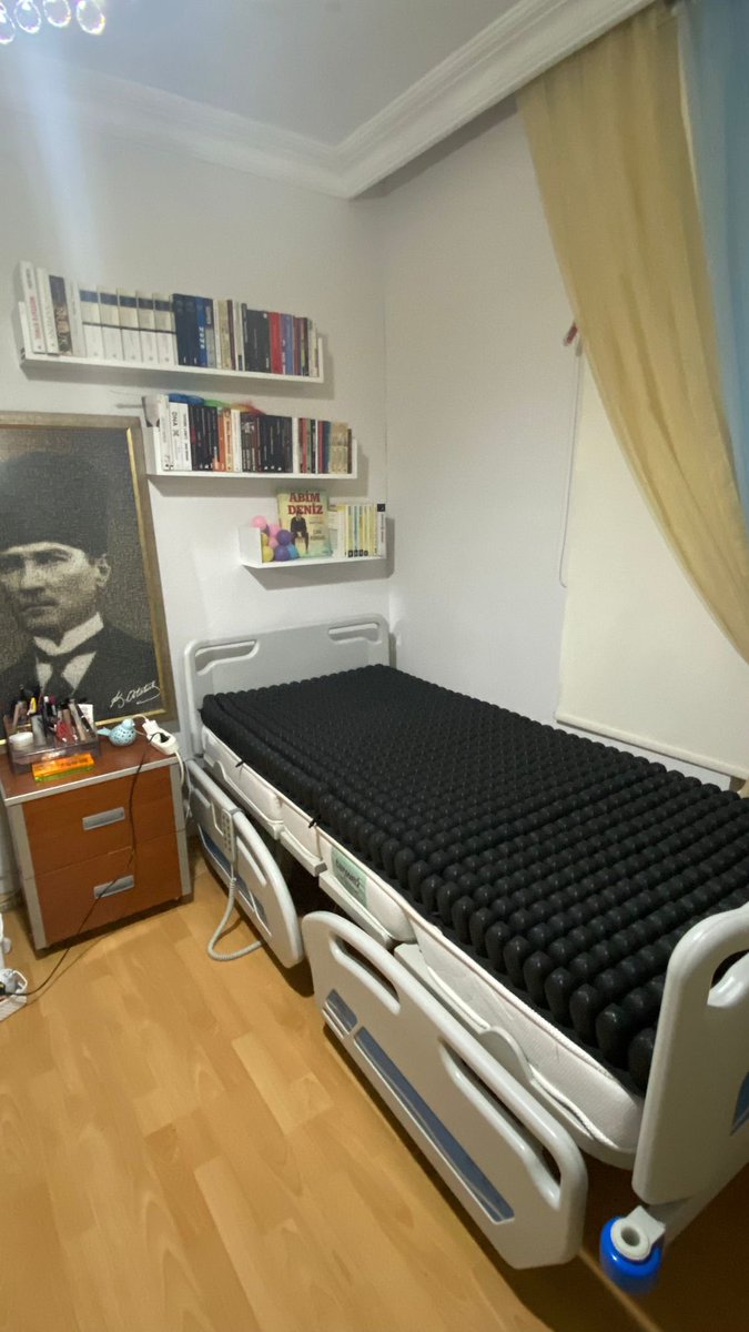 Nergis’i hatırladınız mı? Eniştesinin denizde yaptığı tatsız şaka sonucu boynu kırılmış, omurgasından hasar almıştı. Yoğun bakım süreci o, bu derken özel bir medikal yatağa ihtiyacı vardı. Sgk karşılamadı yatağı… Onca vergi verirken hepimiz. Valiliğin izniyle yayında dayanışıp