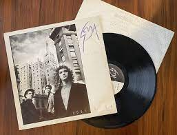 emeceemece03's tweet photo. #JuevesDeTBT #TBTMusical #TBTOne2FIVE Y celebramos dos joyas de #GustavoCerati que cumplen #35años y #30años respectivamente y canciones que son #clasicos eternos del #RockIberoamericano #ceratieterno https://t.co/4RNkPQbkOq