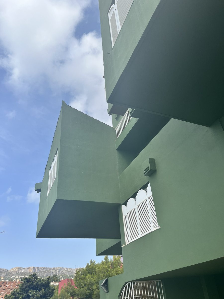 Cuando la arquitectura de una ciudad se convierte en parte de su identidad y es marca registrada ©️

#RicardoBofill #Calpe #Branding