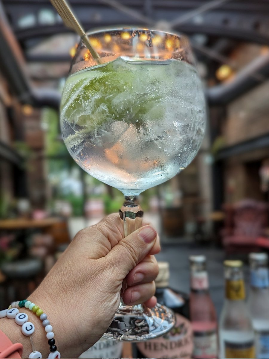 No better day to claim your complimentary G&T through Young's OnTap app then a sunny #ThirstyThursday! 😜

HENDRICK'S GIN & FEVER TREE TONIC during #CuriousRefreshmentWeek! 👊

#JustDialThings #dialarchpub #ginandtonic #hendricksgin #fevertreetonic #thursday #publife #youngspubs