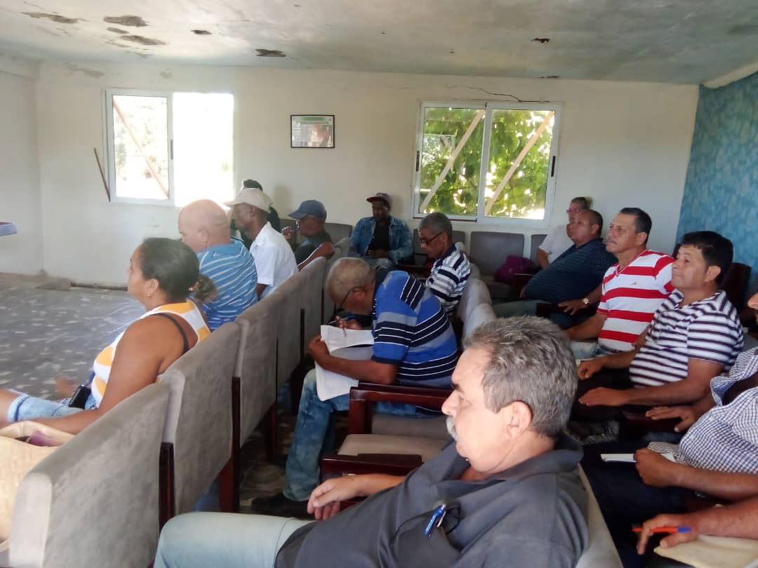 CabreraYonelsi's tweet photo. #AnapSanctiSpíritus. Se realiza en el municipio de #Trinidad la consulta del documento para la contratación 2024. La respuestas de nuestros campesinos es seguir produciendo para el pueblo. #AnapCuba #SanctiSpíritusEnMarcha @Eidy97661881 @RafaelAnap @yoel_palmero @Dermis59954572 https://t.co/rfiaf9P9hV