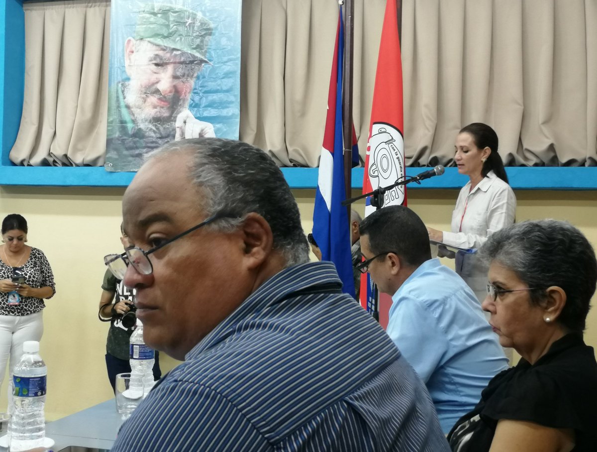 GHNordelo5's tweet photo. Da inicio la Asamblea  #XCongresoCDR de Camagüey, con la presencia de @FHHernndez1 Primer Secretario del @PartidoPCC en la provincia y de  @Odalys_PerezR funcionaria del Comité Central. #Cuba #CDRCuba #SomosDelBarrio https://t.co/DxD9Ilal7j