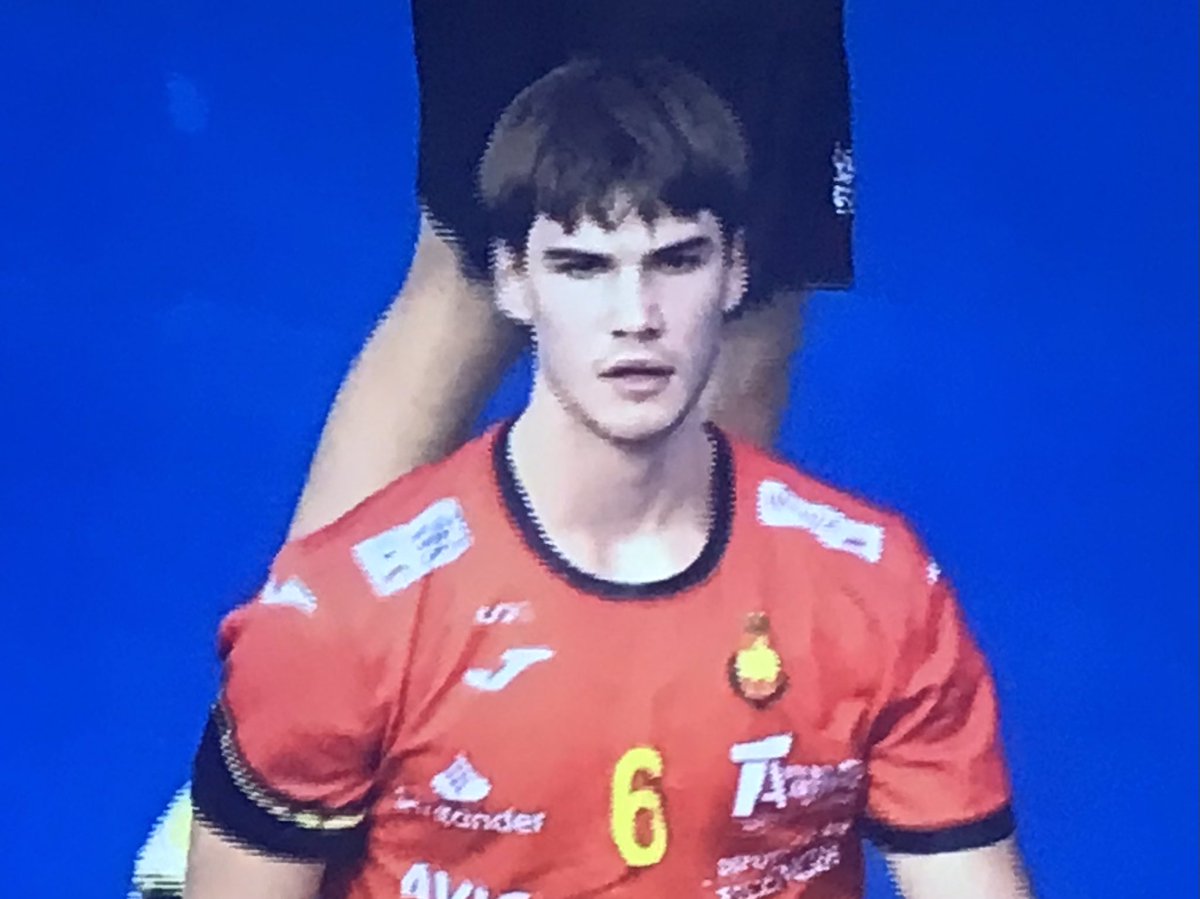 Luismilopez5's tweet photo. Se llama Djordje Cikuša, tiene 17 años,  muchísimo talento y una técnica individual extraordinaria. Da gusto verle jugar. Vaya futuro le espera. #HispanosJuveniles 
⬇️ https://t.co/O1wMaF5spJ