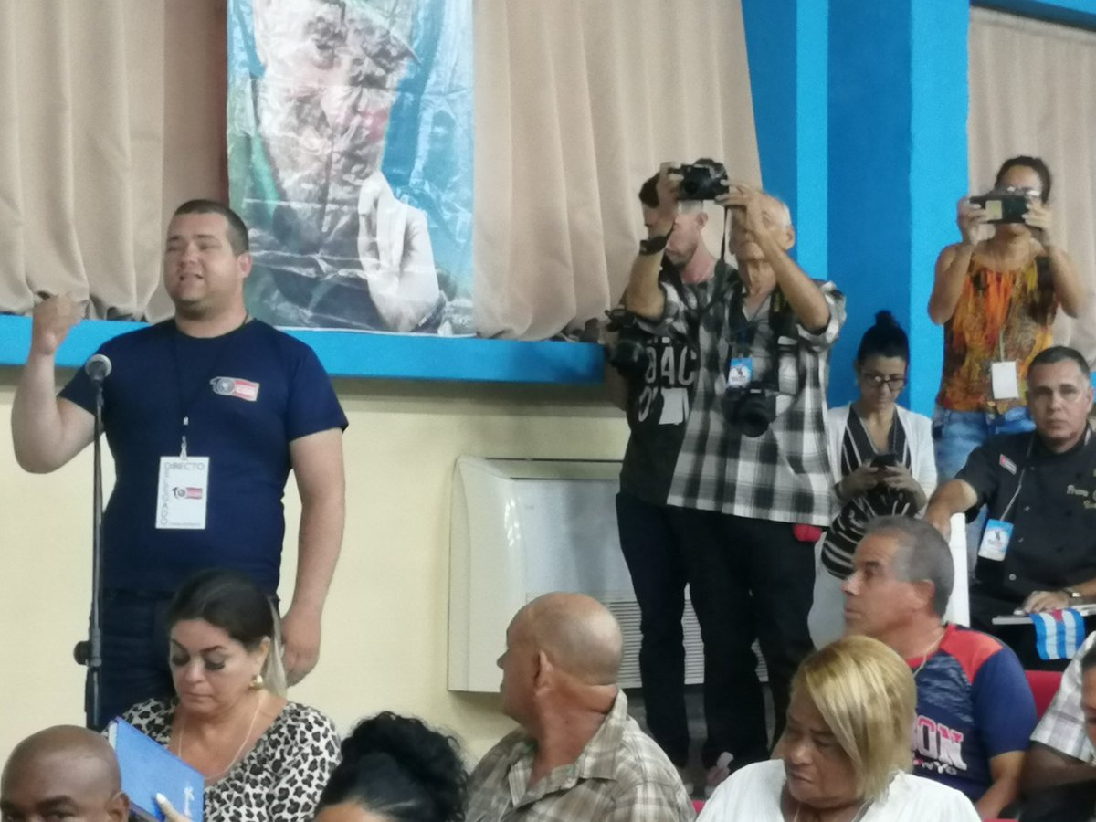 GHNordelo5's tweet photo. Da inicio la Asamblea  #XCongresoCDR de Camagüey, con la presencia de @FHHernndez1 Primer Secretario del @PartidoPCC en la provincia y de  @Odalys_PerezR funcionaria del Comité Central. #Cuba #CDRCuba #SomosDelBarrio https://t.co/DxD9Ilal7j