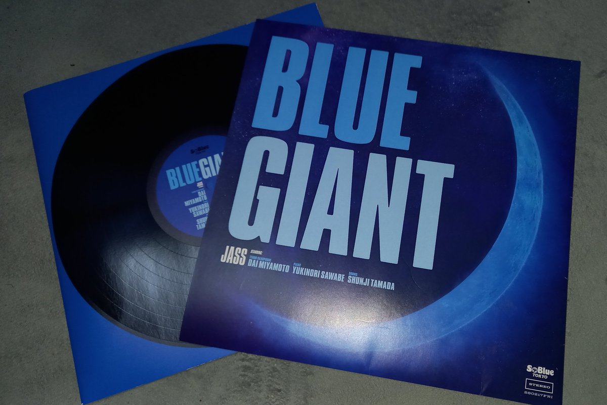 Tommy7th's tweet photo. 雛歩ちゃん、これが、BLUE GIANTのパンフレットですよ。
めっちゃおしゃれでしょ🎵
#武田雛歩
#BLUEG https://t.co/e2lnoXsI2x