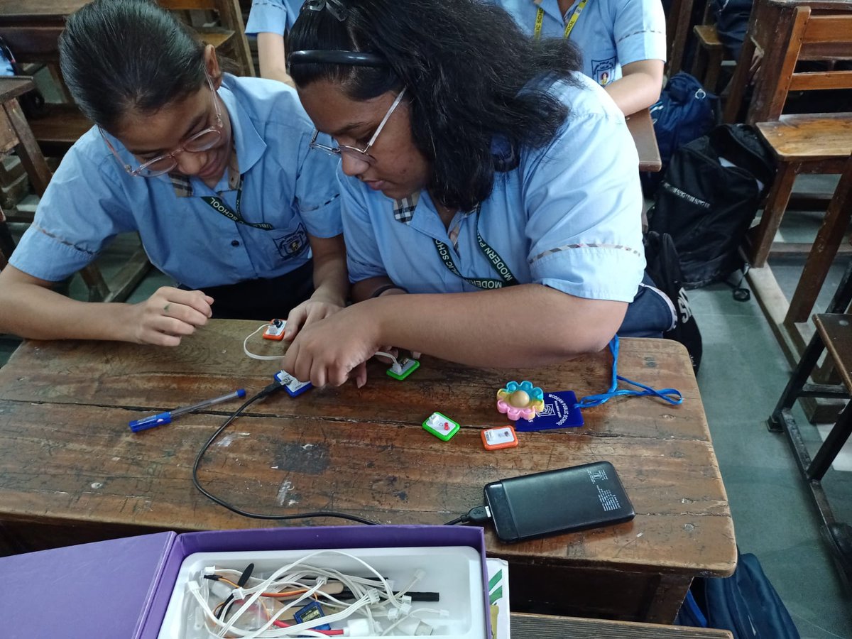 stemrobo's tweet photo. Spreading innovation and 21st-century skills in Modern Public School, Shalimar Bagh through hands-on learning experience.
For more details -
Contact- 1800120500400

#STEMeducation #tinkerorbit #aiconnect #robotics #AI #Robotics https://t.co/oHOU5r3J58