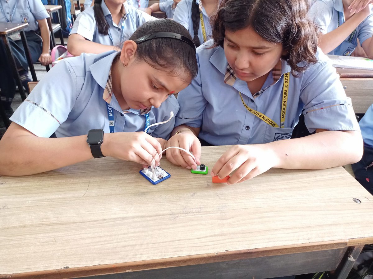 stemrobo's tweet photo. Spreading innovation and 21st-century skills in Modern Public School, Shalimar Bagh through hands-on learning experience.
For more details -
Contact- 1800120500400

#STEMeducation #tinkerorbit #aiconnect #robotics #AI #Robotics https://t.co/oHOU5r3J58