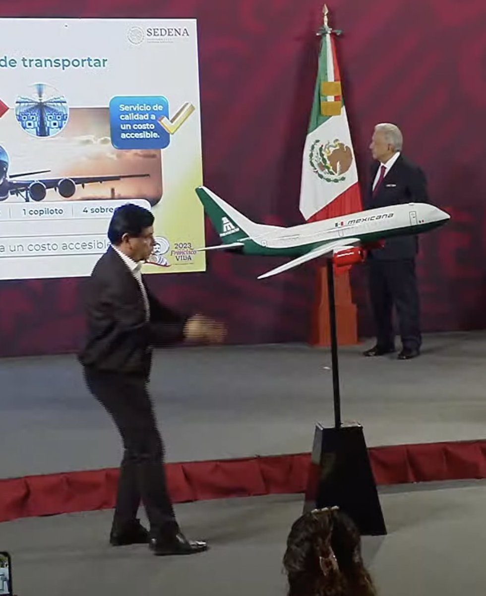 -¡Vamos a Dos Bocas! Iremos en la Cumbancha. ¡Suba!

-¿Señor?

-Di-je  su-ba...