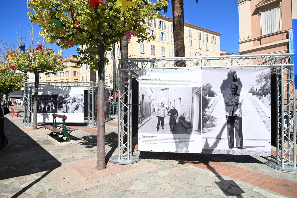 📀 Tino Rossi, l’artiste des records, mais avant tout l'enfant d'#Ajaccio. 
Cette année, à l'occasion du 40e anniversaire de sa disparition, la Ville d'Ajaccio lui rend hommage à travers un riche programme : concert, projections, visites patrimoniales et ateliers. 
1/3