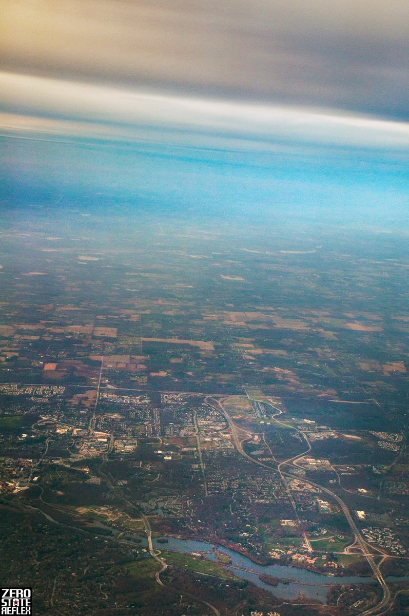 ZeroStateReflex's tweet photo. Earthscape, Civilization. 

What better feeling is there then approaching your home, seeing familiar roads, building, landmarks you've walked around. Human geometry. 

#earthscape #aerialphotography #zerostatereflex #canon #5dmark3 #pnw https://t.co/sMMr2kCh35