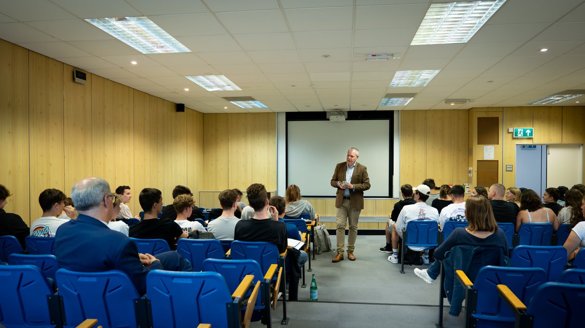angloowl's tweet photo. 🎉 Gratitude to Sir Conor Burns for spending an amazing morning with our students at the Anglo-Continental campus today! 🌟 We're honoured to have you here sharing your insights. Thank you for inspiring our students! 👏 #SpecialGuest #Inspiration #AngloContinental @ConorBurnsUK https://t.co/jduDdnuM9e