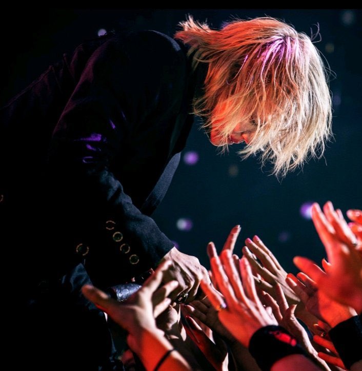 na810xxx's tweet photo. @HydeOfficial_ はいどさんの奏でる芸術を
これまでもこれからも愛して止みません(୨୧•͈ᴗ•͈)◞♡
静と動のどちらの楽曲も圧倒的な表現力で魅了させくれるアーティストはHYDEさんだけ✨
#HYDEの日
#はいどの日
#810の日
#6or9
#AFTERLIGHT
#TAKINGTHEMDOWN
#WHITESONG
#ADROPOFCOLOUR
#SWEETVANILLA
#ミライ https://t.co/lgMYnrlQVH