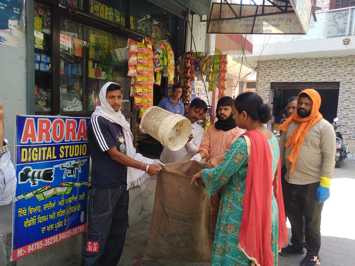 EoUrmar's tweet image. ULB Urmar Tanda,Punjab
Door to door collection of waste, organized awareness session with citizen regarding Source Segregation &amp;amp; bad effects of SUP Items.
#MeraSheharMeraMaan
#AmritMahotsav 
@pmidcPunjab#MeraSheharMeraMaan #pmidc #SwachhBharatMission @pmidcpunjab @swachhbharatpb