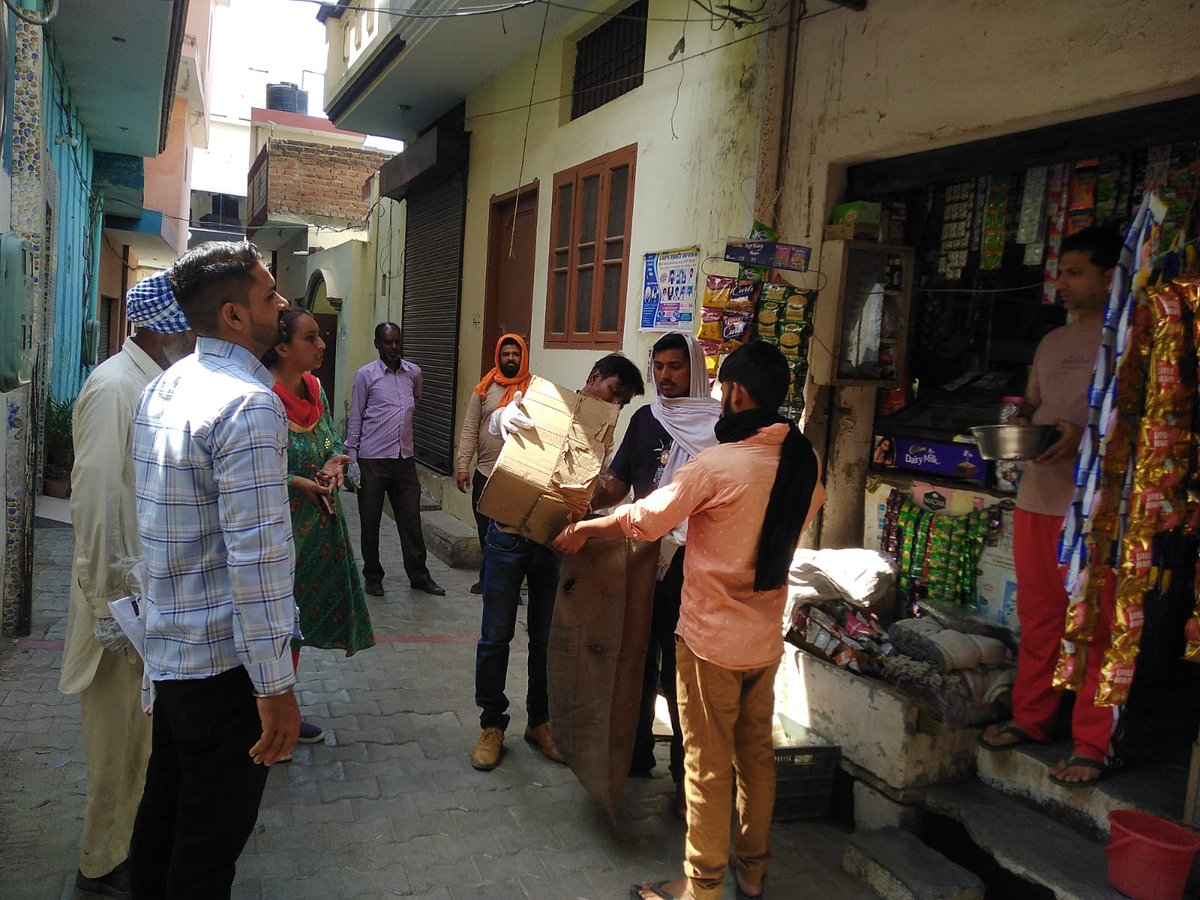 EoUrmar's tweet image. ULB Urmar Tanda,Punjab
Door to door collection of waste, organized awareness session with citizen regarding Source Segregation &amp;amp; bad effects of SUP Items.
#MeraSheharMeraMaan
#AmritMahotsav 
@pmidcPunjab#MeraSheharMeraMaan #pmidc #SwachhBharatMission @pmidcpunjab @swachhbharatpb