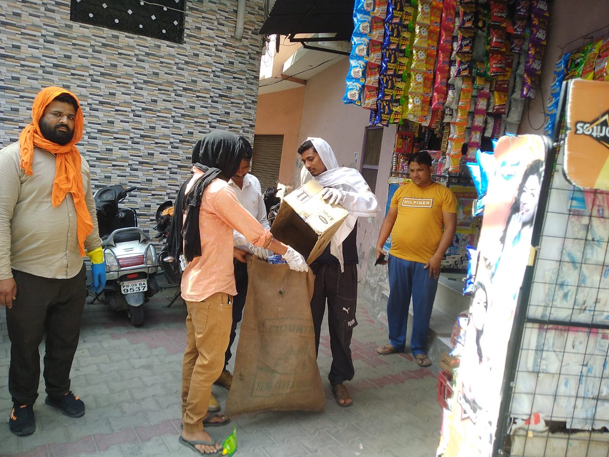 EoUrmar's tweet image. ULB Urmar Tanda,Punjab
Door to door collection of waste, organized awareness session with citizen regarding Source Segregation &amp;amp; bad effects of SUP Items.
#MeraSheharMeraMaan
#AmritMahotsav 
@pmidcPunjab#MeraSheharMeraMaan #pmidc #SwachhBharatMission @pmidcpunjab @swachhbharatpb