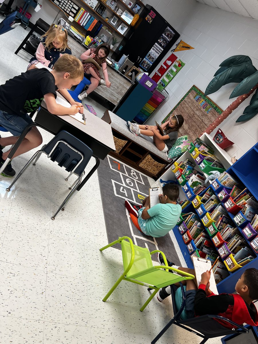 MrsThompsonEES's tweet photo. These terrific explorers worked so hard writing a letter to me this morning. I can’t wait for them to see how much their writing grows by the end of second grade! @EllendaleSchool @EESsimply2nd https://t.co/pUvVPRtxoW