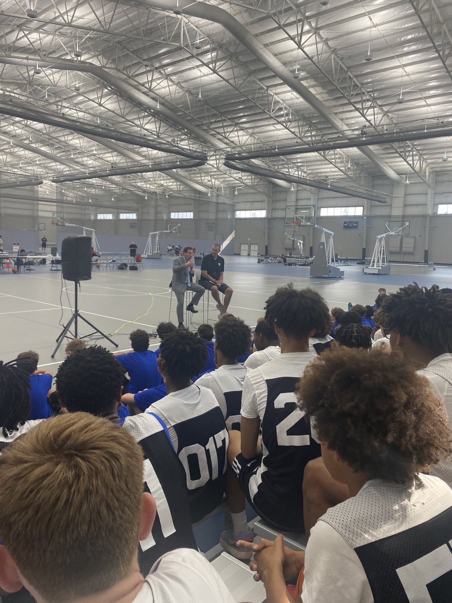 CoachMassucci's tweet photo. @MichElite25 starting with our first guest @Mishbia15 with @TimMcCormick40 talking leadership and character-@UWMlending @dietzsports https://t.co/blbl9qJXM6