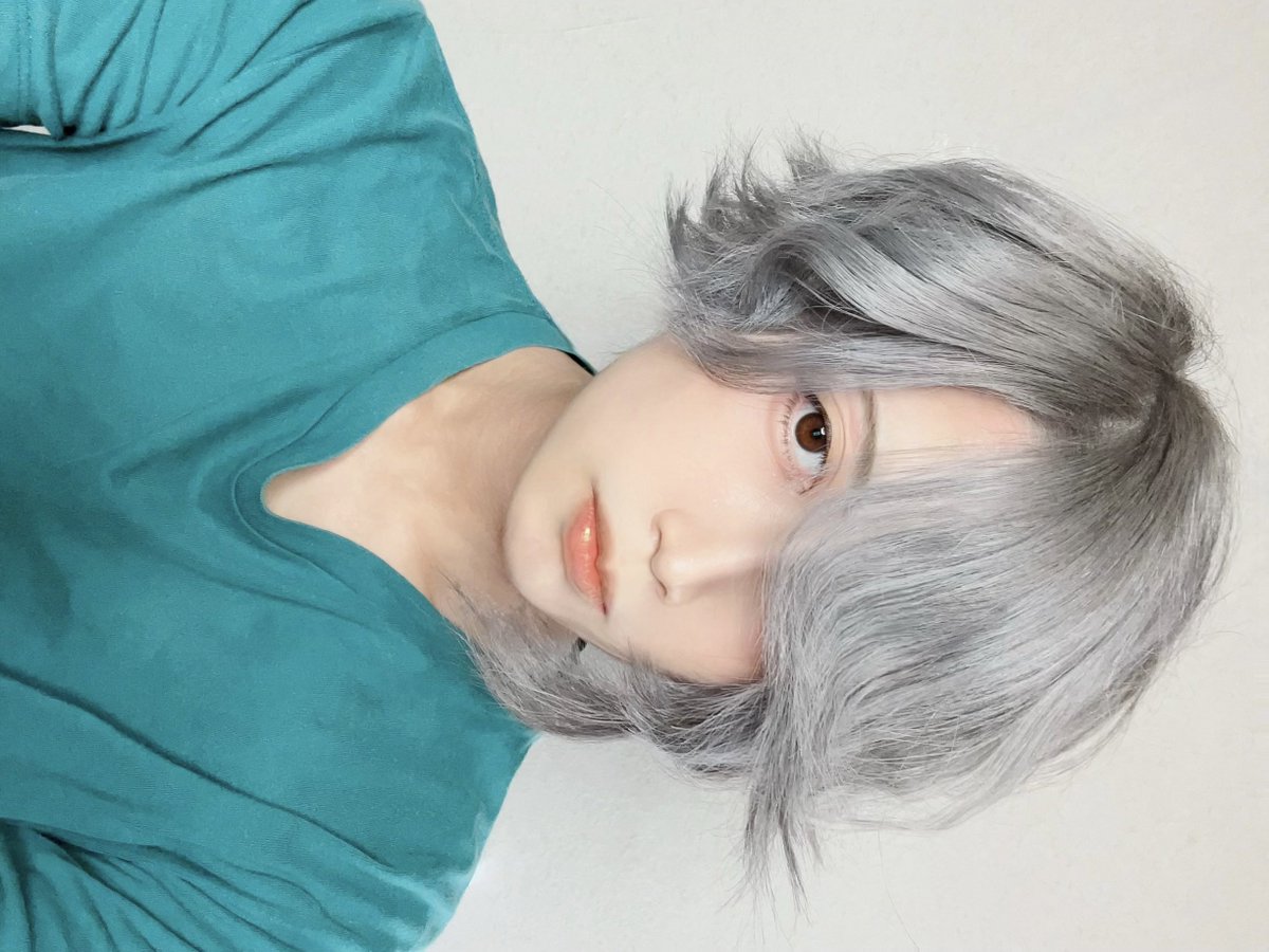 R_Rayshi's tweet photo. 髪色セルフメンテナンスした。銀髪維持。 https://t.co/lFtBLmewlG