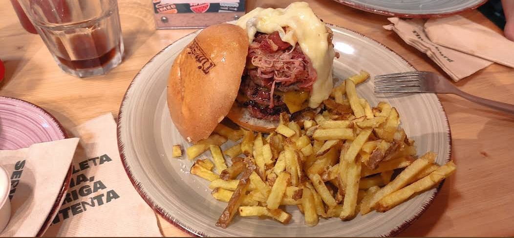 VinniBdn's tweet photo. Muy top el Timesburg de #Badalona . De lo mejorcito por la zona! https://t.co/10PNOkbMlx