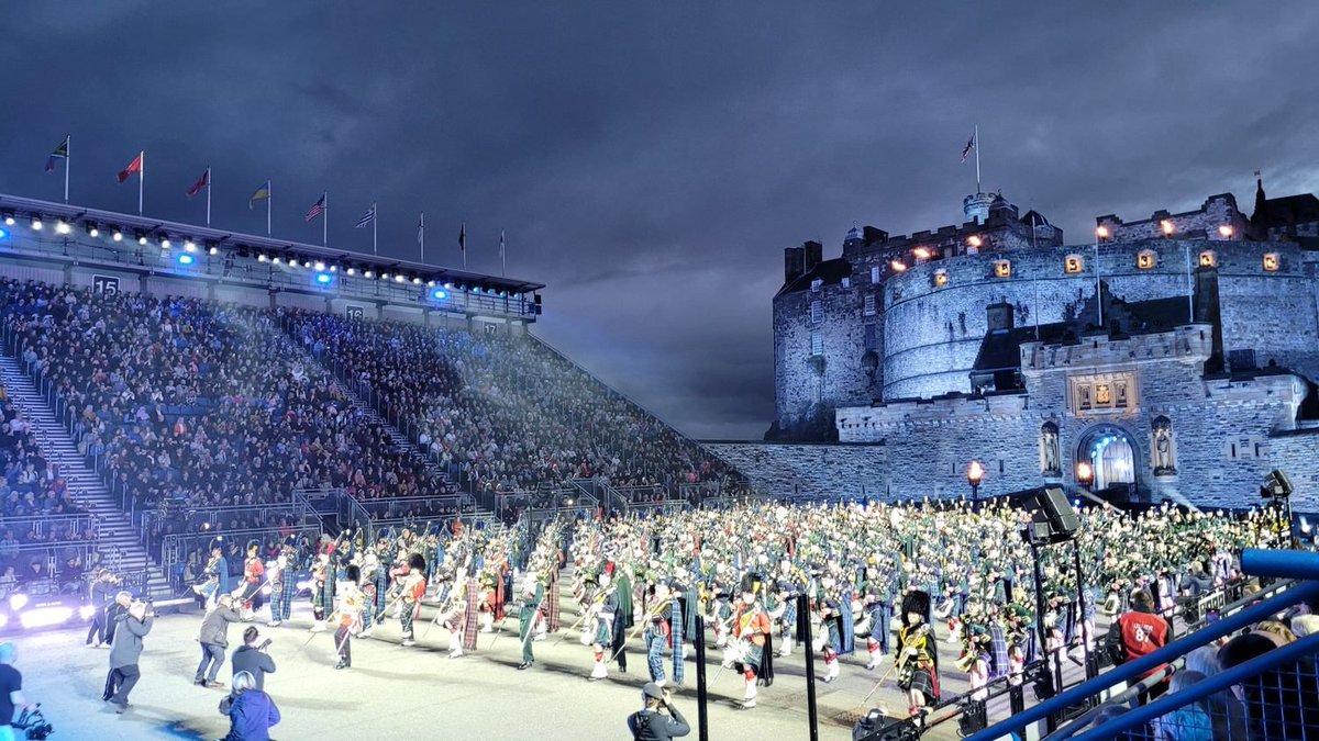 MrKeithAtherton's tweet photo. #100DaysOfSelfCare days 87/100:
Another amazing @EdinburghTattoo experience! Grateful to have beautiful #Edinburgh on the door step for events like this 🥁
What self-care do you enjoy?
#MentalHealthAwareness #SelfCare https://t.co/iqlZONiBcG