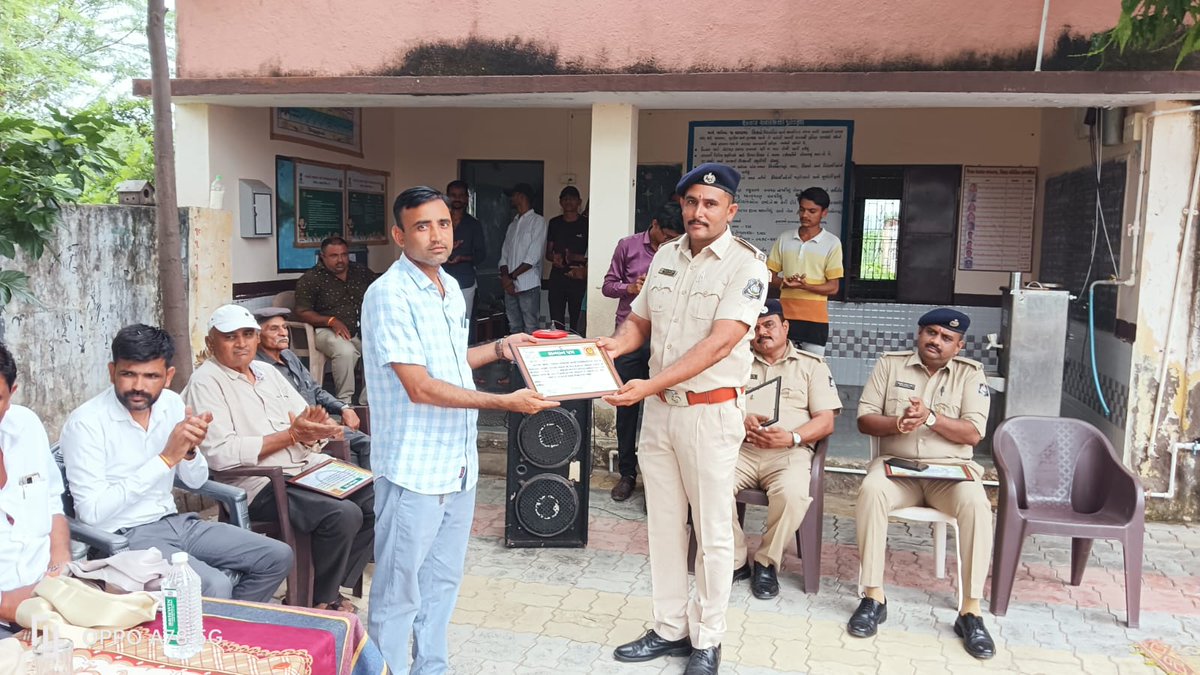 આજ રોજ પાલીતાણા તાલુકા ના માળીયા (ખારા) ગામે આઝાદી કા અમૃત મહોત્સવ હેઠળ "મારી માટી મારો દેશ" કાર્યક્રમ ની ભાવપૂર્ણ ઉજવણી કરવામાં આવી
<a href="/CMOGuj/">CMO Gujarat</a> 
<a href="/PMOIndia/">PMO India</a> 
<a href="/bachubhaikhabad/">Bachubhai Khabad</a> 
<a href="/monakhandhar/">Mona Khandhar IAS</a> 
<a href="/mansukhmandviya/">Dr Mansukh Mandaviya</a> 
<a href="/tcmbvn/">ભાવનગર જીલ્લા તલાટી કમ મંત્રી મંડળ</a> 
<a href="/GRTMM1/">ગુજરાત રાજ્ય તલાટી મંત્રી મહામંડળ (OFFICIAL)</a>