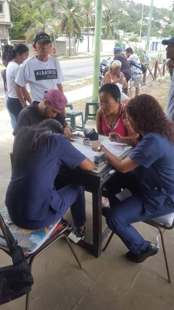 cubacooperaven's tweet photo. Construyendo a la promoción de la salud, la prevención y la atención de los enfermos en sus comunidades.

#CubaPorLaVida🇨🇺
#CubaCoopera
#FidelPorSiempre https://t.co/otKb4Uyz5q
