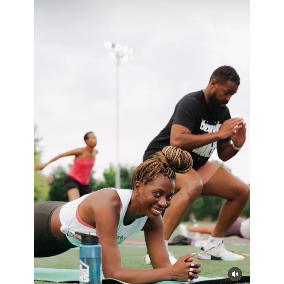 I celebrated the halfway mark for the @chimarathon coming this October by running and working out with @nikechicago @nike
#marathontraining #nike