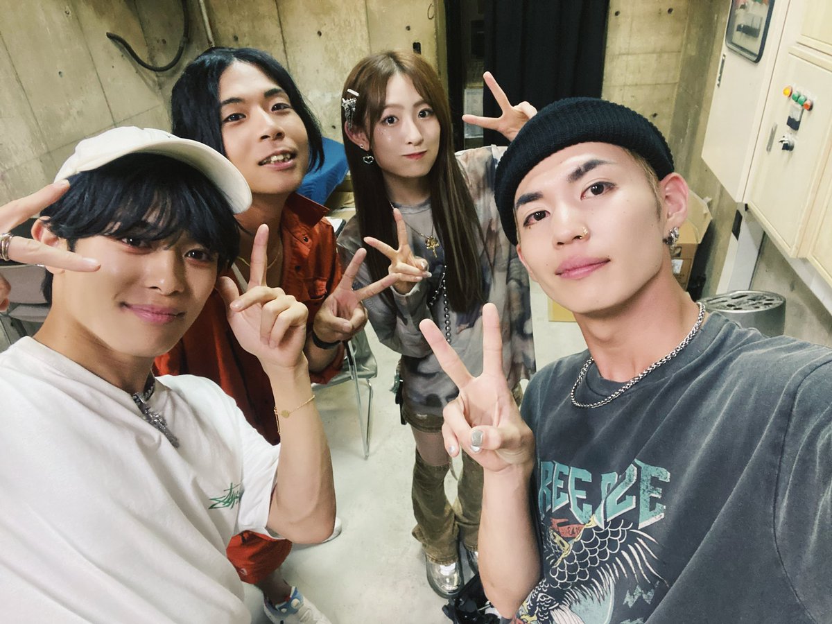 morugesso_SHR's tweet image. モルゲッソ主催LIVE"ブルフェス"
ご来場ありがとうございました🫐

全アーティスト様のLIVEを楽しませて頂き、モルゲッソも全力のLIVEをできました‼

本日リリースされた1stアルバム『PASTEL』是非お聴き下さい🎧
#ブルフェス
#BLUEBERRYBOX