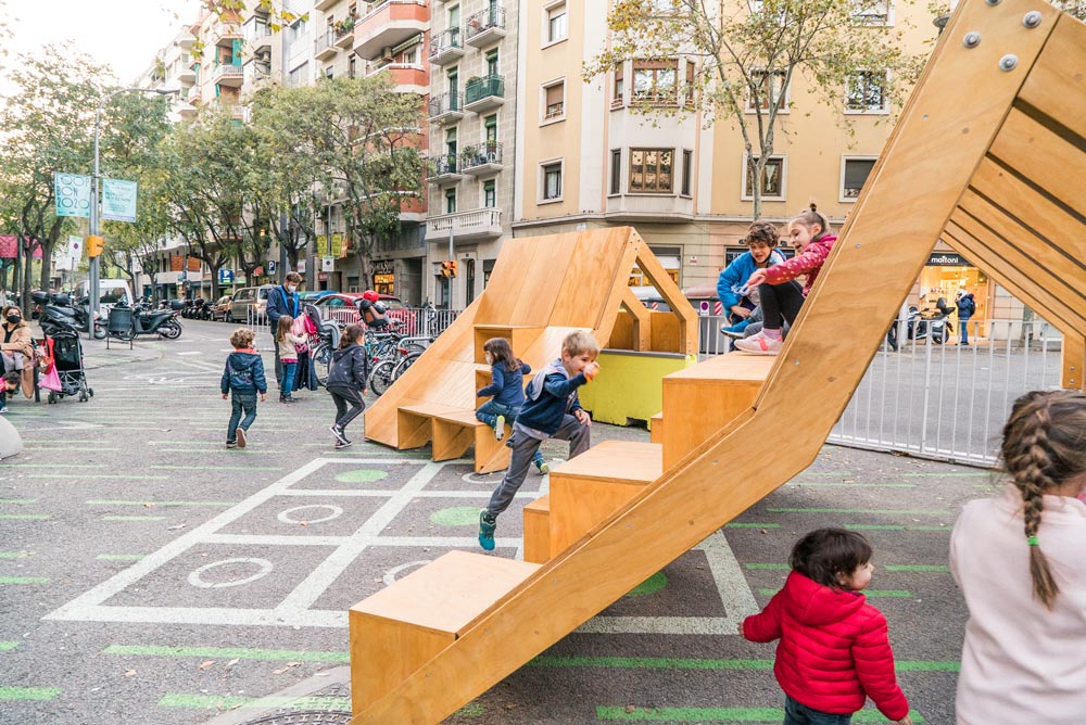 "Cities are hyper-complex natural-social-technical systems – certainly, the most complex systems that humans have helped to generate"

Read an excerpt from Plug-ins by Ezio Manzini, Albert Fuster and Roger Paez, published by <a href="/actar_publisher/">Actar Publishers</a> 

urbannext.net/navigating-com…