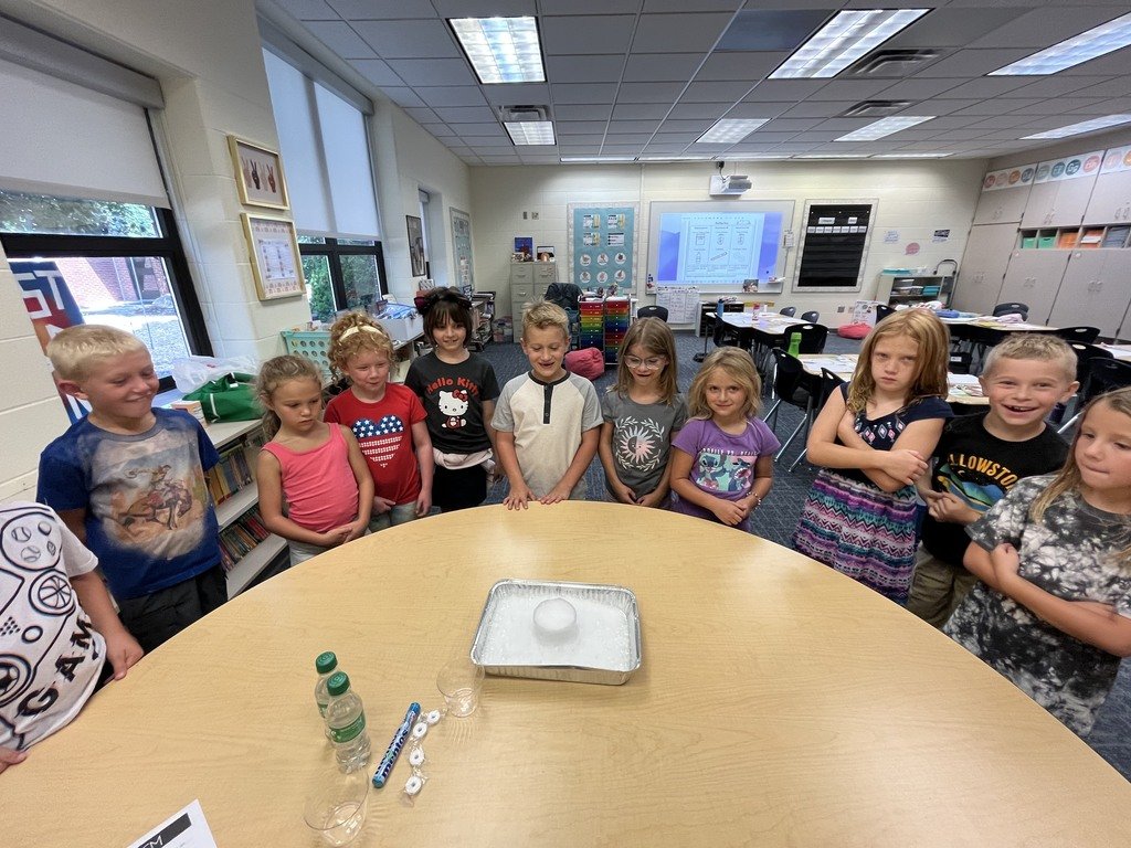 ElementarySalem's tweet photo. Yesterday, 2nd grade students read the book, "My Mouth is a Volcano" and did a science experiment to go with it. https://t.co/vIkVuYpc4g