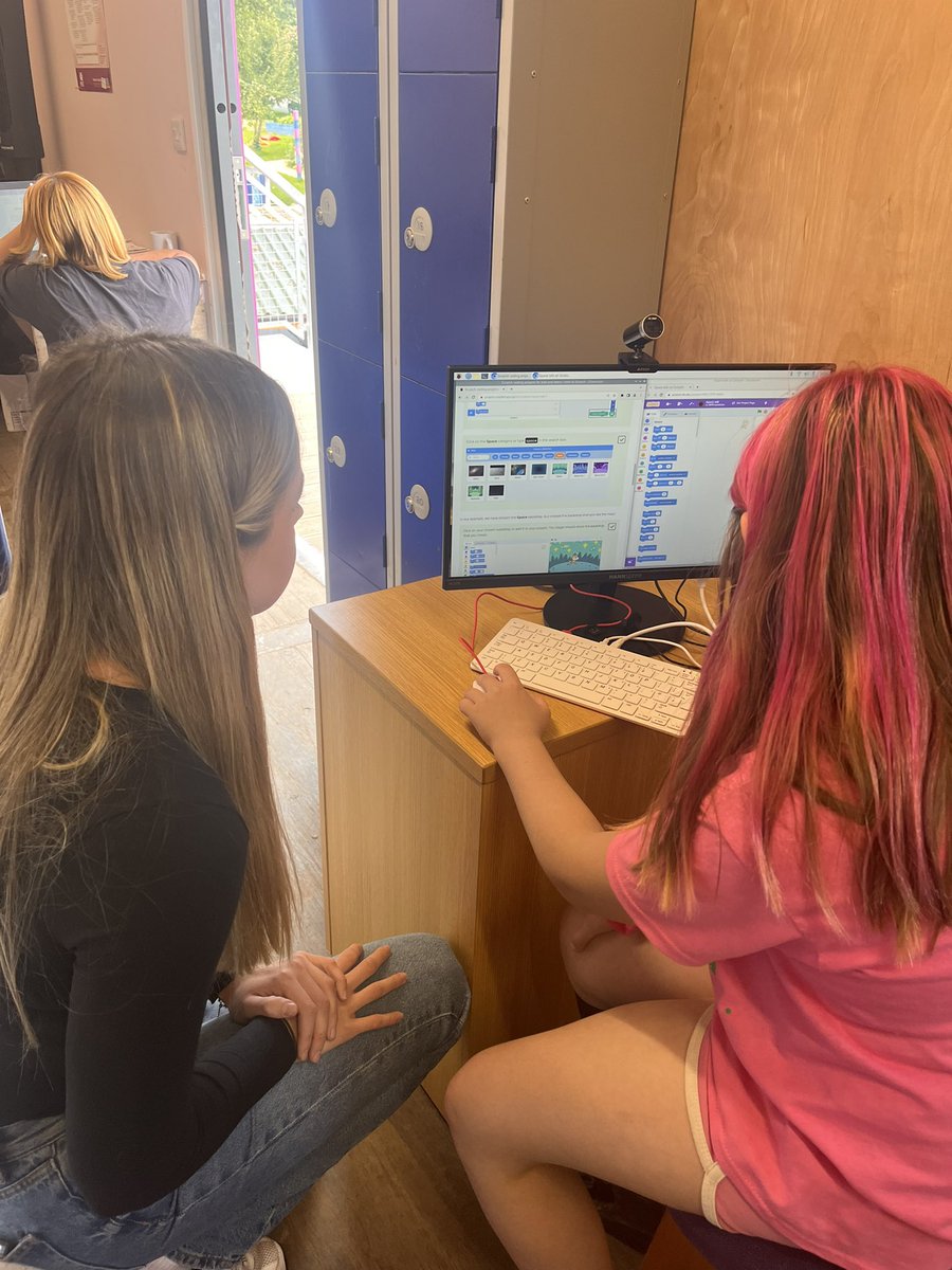 BiBDigitalMaker's tweet photo. From training to the event โ>
We hosted the first Summer of Tech event this week at @TheValleyProje1 and it was amazing!
It was so inspiring to see the passion the young people demonstrated once they got stuck into the different coding tasks๐พ๐ฅ๏ธ
Take a look at them in actionโฌ๏ธ https://t.co/19PZFL54z7