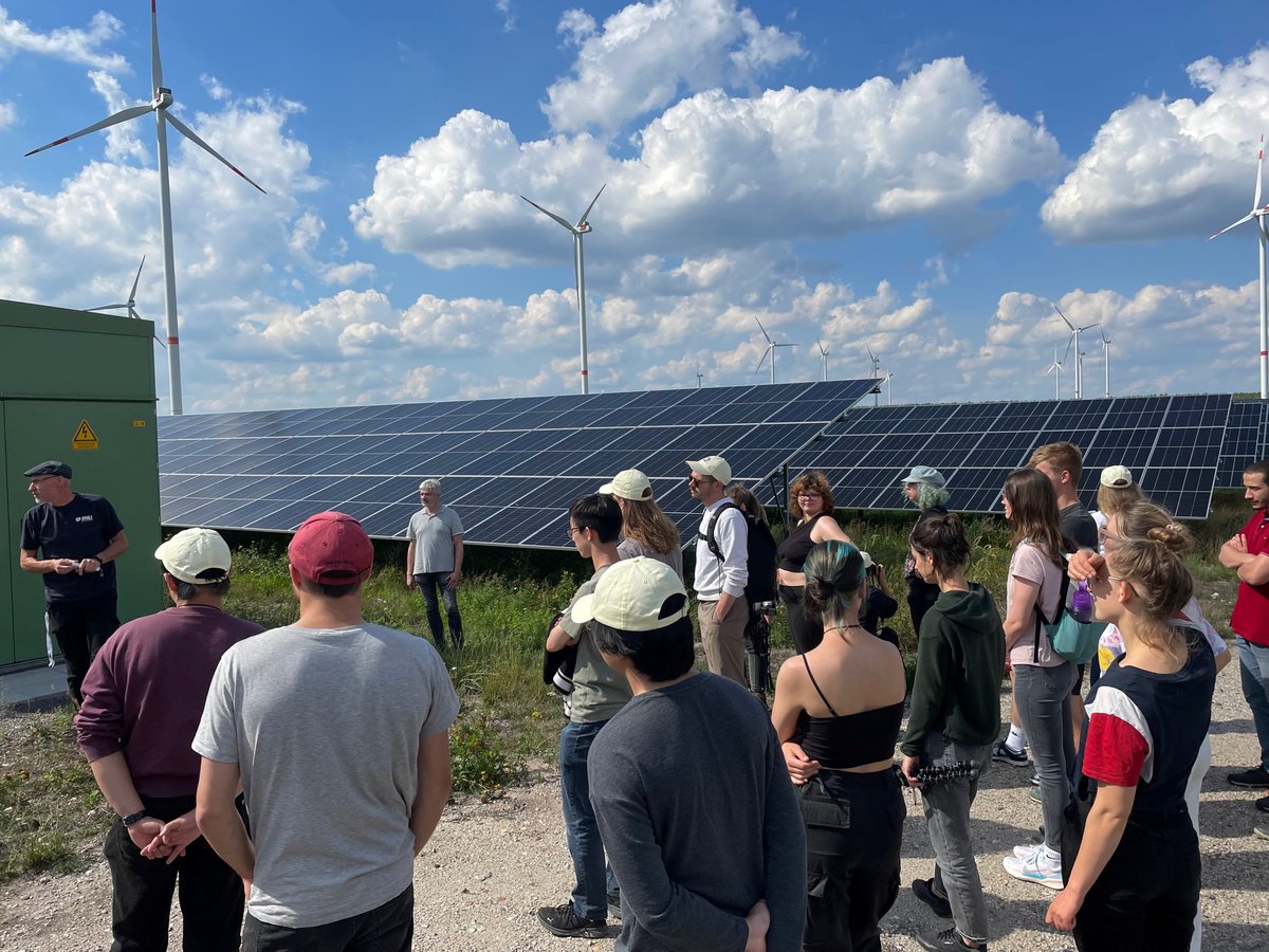 qlee_eu's tweet photo. Zukunftsakademie Lausitz zu Gast im "Energiepark Lausitz". Vielen Dank für den tollen Einblick an Andreas Meier von GP Joule. #qlee_zukunft #FiveDaysForFuture @LEAG_de @bEEmerkenswert @InstitutBBF @dgbjugendbbr https://t.co/MczIrBKo40