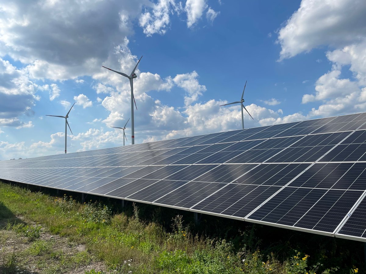 qlee_eu's tweet photo. Zukunftsakademie Lausitz zu Gast im "Energiepark Lausitz". Vielen Dank für den tollen Einblick an Andreas Meier von GP Joule. #qlee_zukunft #FiveDaysForFuture @LEAG_de @bEEmerkenswert @InstitutBBF @dgbjugendbbr https://t.co/MczIrBKo40