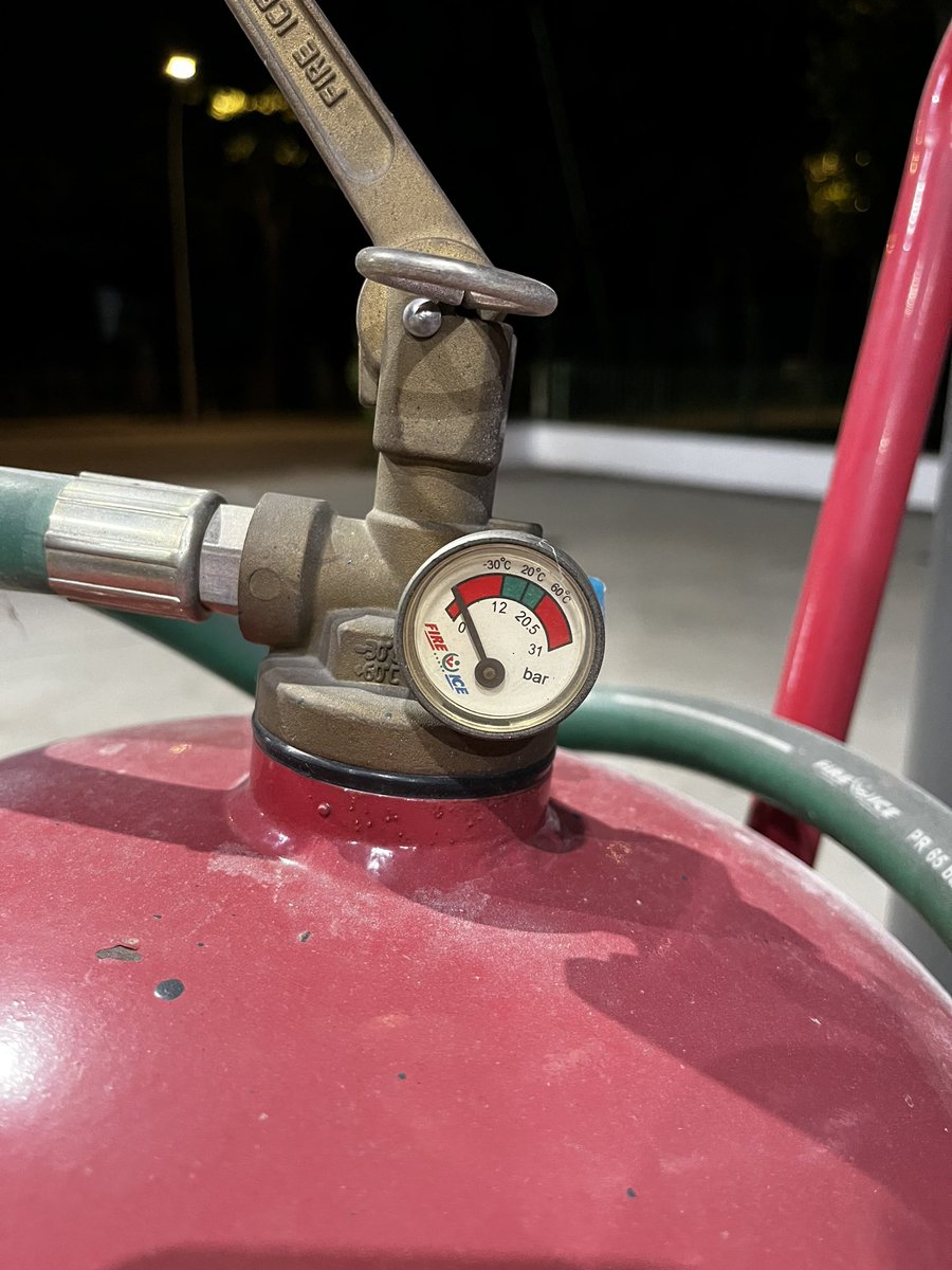 vintagedessin's tweet photo. @petroprix , a lo mejor hay que incidir más en la seguridad de las gasolineras ,no? Más que nada por normativa y evitar accidentes y tal.. https://t.co/ZTLkE3Z2F2