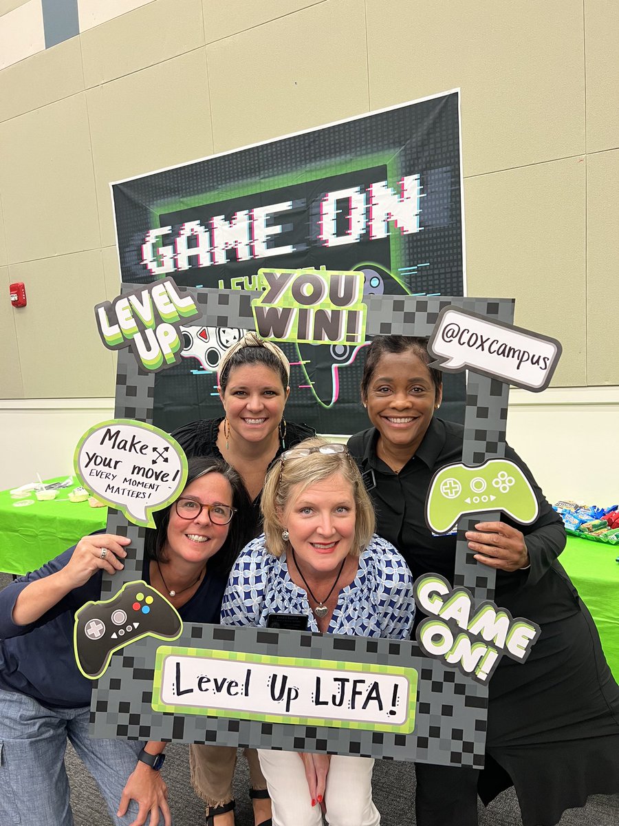 SorforMore's tweet image. Thrilled to have @MichelleJElia with us for day 2 of our LJFA Facilitator Institute. Today we are level setting and leveling up with our Language Comprehension knowledge! @CoxCampus #literacyandjusticeforall