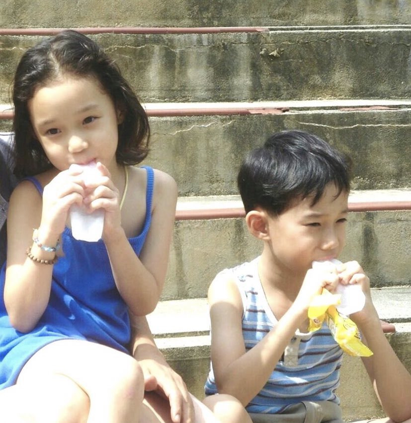 น้องหนาวมาลงรูปตอนเด็ก น่ารักมากกกกก มัมหมีอยู่ไม่ได้แล้ว ㅠㅠㅠㅠㅠ