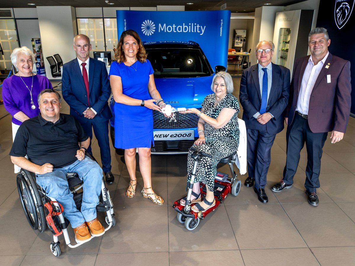 Motability's tweet image. We&apos;d like to say a big thank you to @carolinenokes MP for joining us today at @SnowsPeugeot in #Romsey. Sue, who leases an electric SUV via the #MotabilityScheme, was also there to share more about just how much her vehicle has made a difference to her journeys ⚡ @MotabilityOps