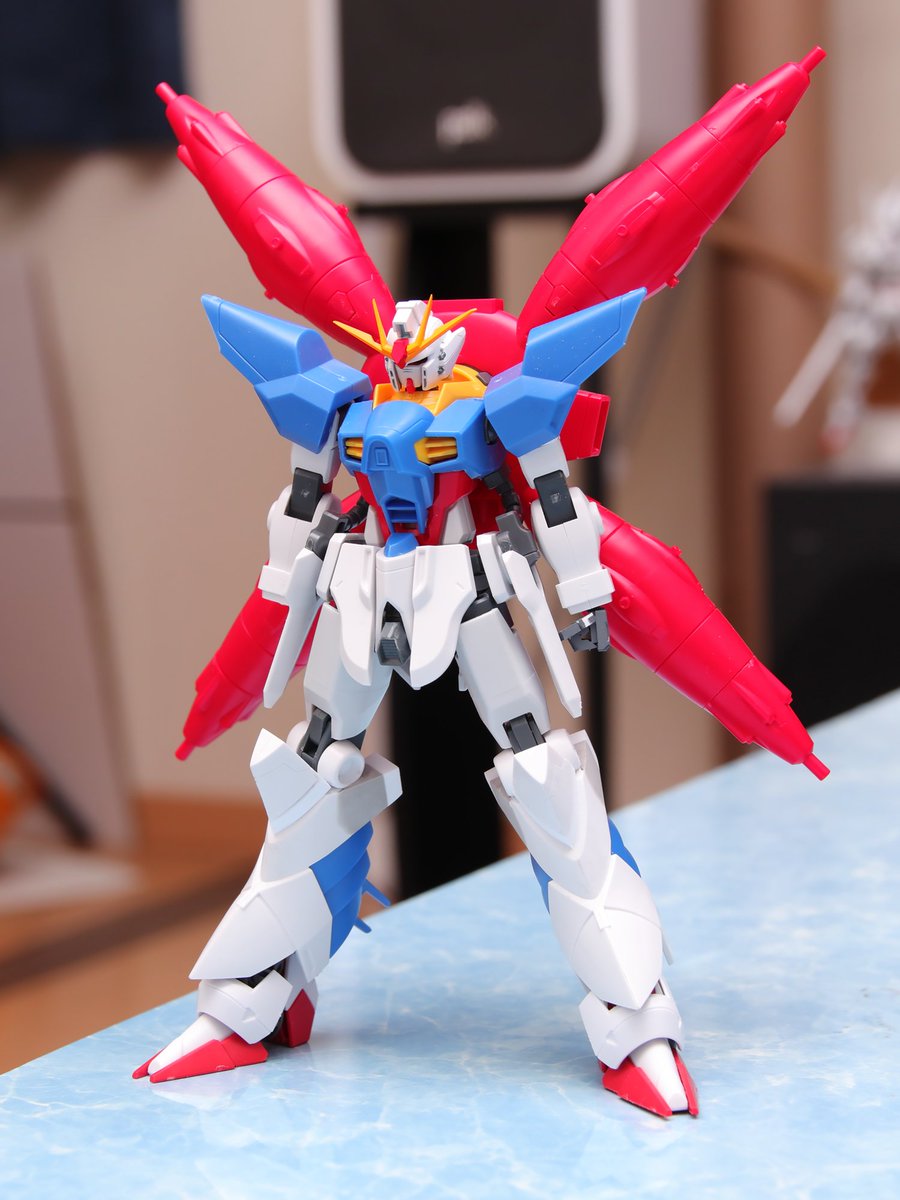 foruthona's tweet photo. 我慢できずにちょっと作っちゃったんだけど、めっちゃ主人公機みたいな色だなードレッドノート
そのうちイータユニット作ります💪 https://t.co/qjCYgOrdzT