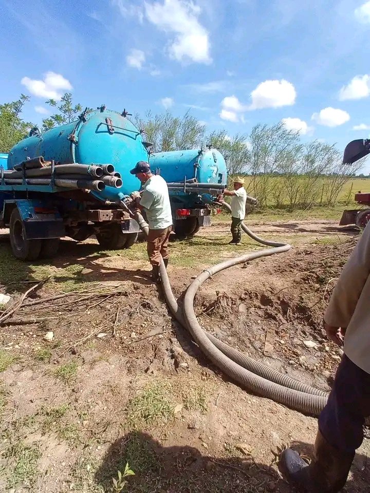 isbelreina1979's tweet photo. Muchas felicidades a los trabajadores hidráulicos en su 61 aniversario. Gracias por su entrega. Un saludo a los de #Jatibonico #EmpeñadosEnSeguirGanando https://t.co/zCK1yC9xv4